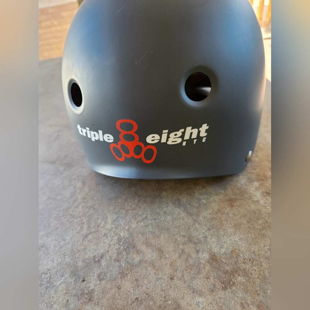 Triple Eight skateboard Helmet xs/s 48 - 54 cm model sk-564 Grey and red